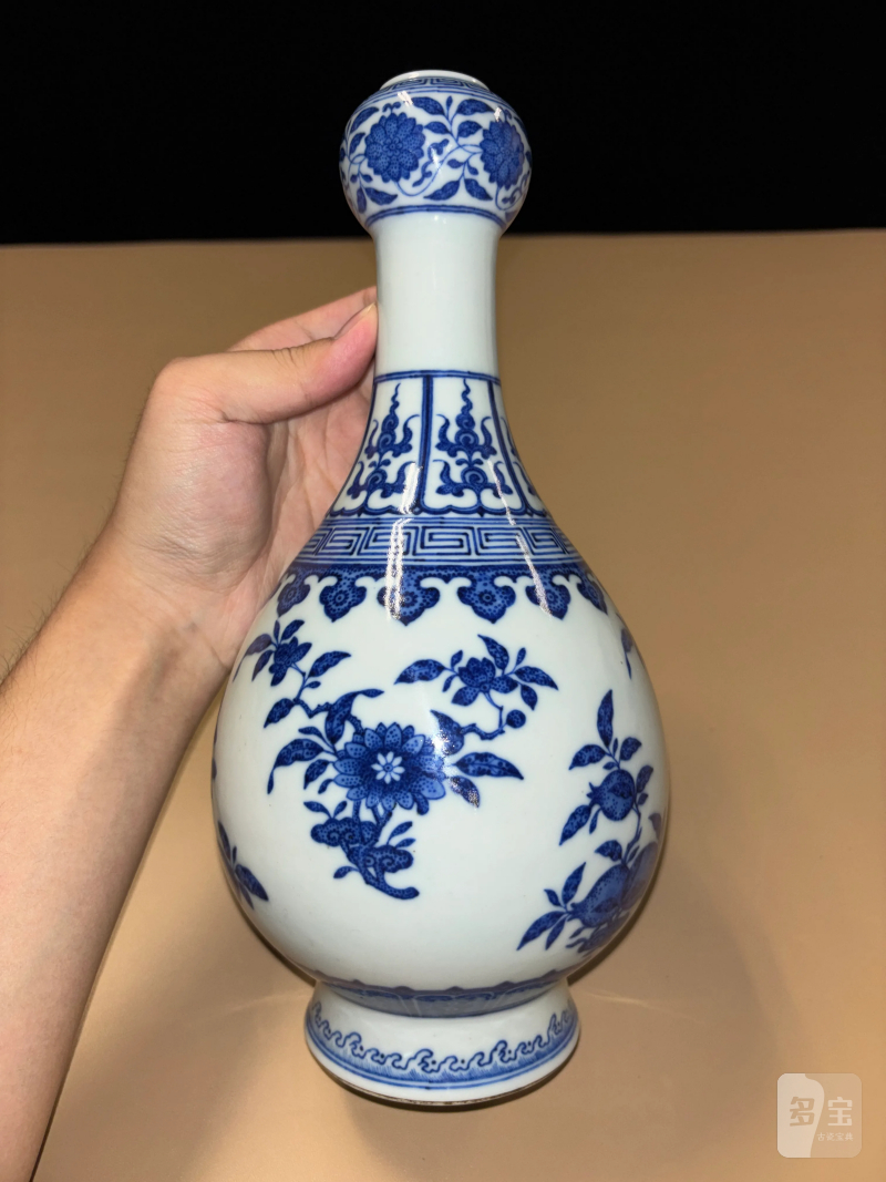 清光绪 青花折枝花果纹蒜头瓶 - 图6